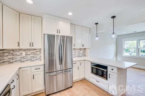 204 Grove Ave, Woodbridge NJ  07095-2337 exterior