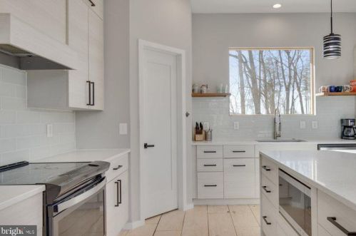 39744 Mount Gilead Rd, Leesburg VA 20175-6712 exterior