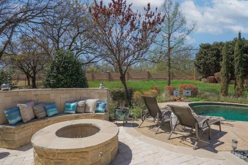 3101 Oak Crest Dr, Lewisville TX  75022-5268 exterior