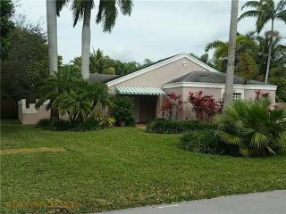 15231 154th Ter, Miami, FL 33187-5475