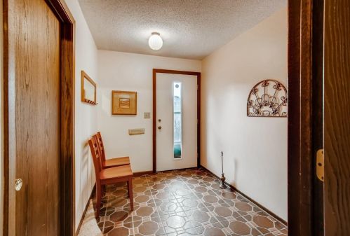 438 Dorland Rd, Saint Paul, MN 55119-5513
