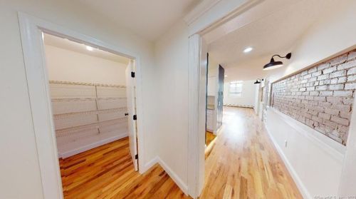 97 School St, Putnam, CT 06260-2196