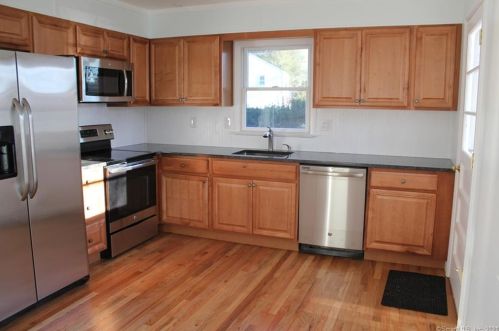 4 River St, New Canaan, CT 06840-4231