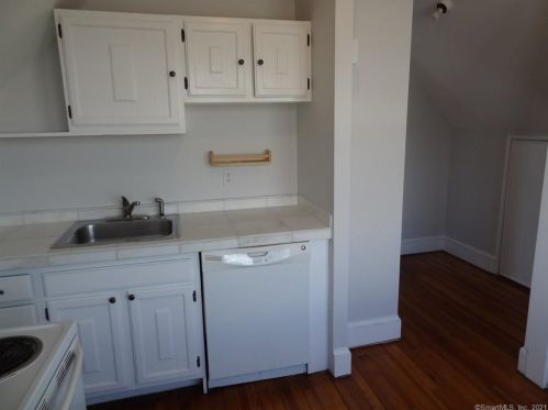 115 Beachview Ave, Bridgeport CT  06605-3257 exterior