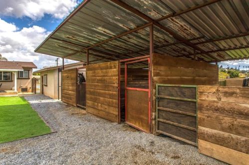 6872 36th St, Riverside CA  92509-1307 exterior