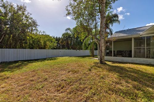 909 Fulton Way, Sebastian FL  32958-5123 exterior