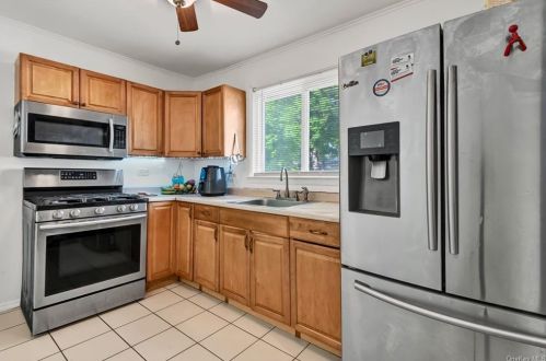 183 Booker Ave, Wheatley Heights NY  11798-4523 exterior