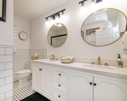 121 Stethem Dr, South Setauket NY  11720-4083 exterior