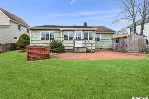 16 Stuart Ave, Amityville NY  11701-4226 exterior