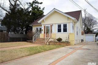 210 Wallace St, Freeport, NY 11520-2116