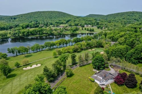 4 Centennial Dr, Danbury, CT 06811-3402