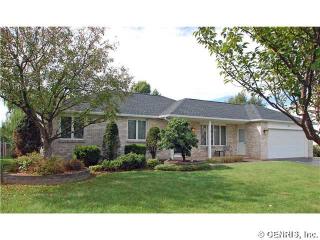 148 Clearwater Cir, Rochester, NY 14612-3081