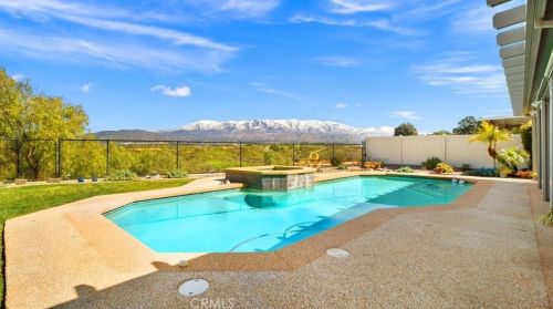 712 Windbound Ave, Beaumont CA  92223-7093 exterior