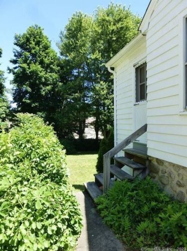 74 Monroe Ave, Waterbury CT  06705-1417 exterior