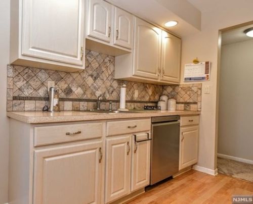 601 Mark Twain Way, Mahwah NJ  07430-3475 exterior