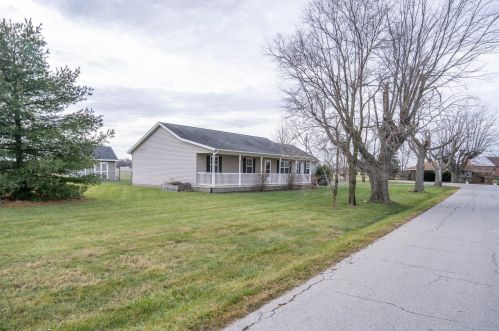 3435 Rowe Ging Rd, Washington Ch, OH 43160-8937
