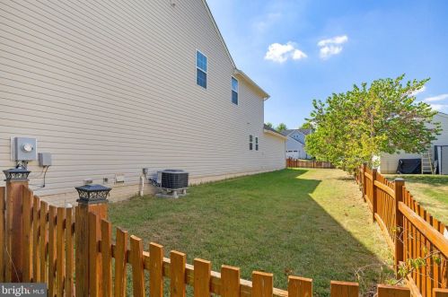 11 Broad Way, Lovettsville VA  20180-8608 exterior