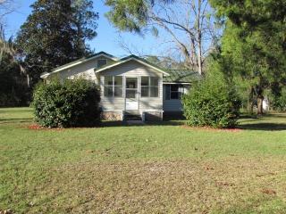2492 Syfrett Rd, Cottondale, FL 32431-7650