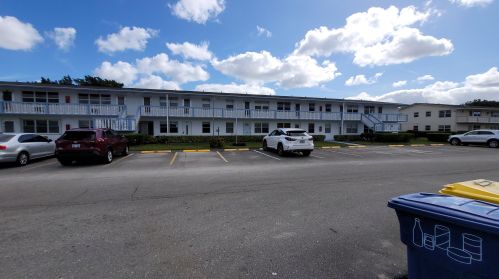 147 Chatham G, West Palm Beach FL  33417-1823 exterior