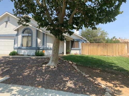 3833 Avenue, Lancaster, CA