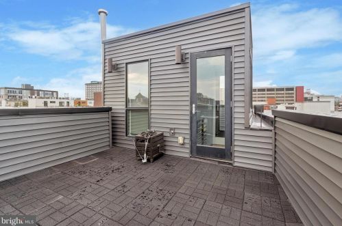 310 Fairmount Ave, Philadelphia PA  19123-2931 exterior