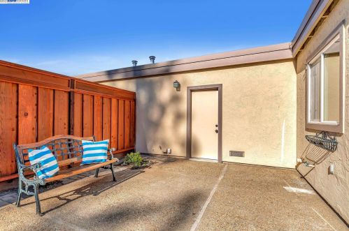 1634 Calle Santa Anna, Pleasanton CA  94566-5927 exterior