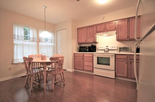 1040 Royal Dr, Canonsburg, PA 15317-5040