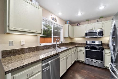 42064 Pine Needle St, Temecula CA  92591-7915 exterior