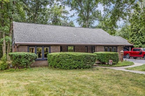 127 Arrowhead Dr, Beaver Falls, PA 15010-1501