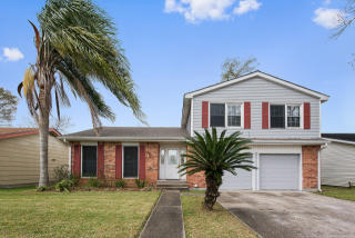 2232 Timbers Dr, Harvey, LA 70058-2228