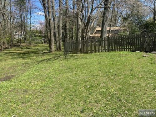 365 Pleasant Ln, Haworth, NJ 07641-1311