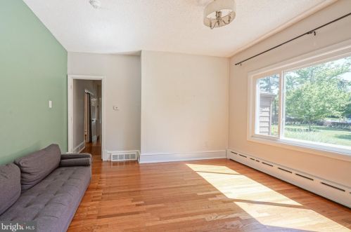 404 Maple Ave, Camden NJ  08109-2021 exterior