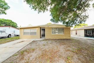 112 Emerald Ln, Largo FL  33771-2625 exterior