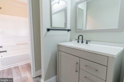 21 Kelly Dr, West Deptford NJ  08096-6711 exterior