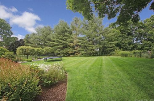 312 Ridgefield Rd, Wilton CT  06897-2329 exterior