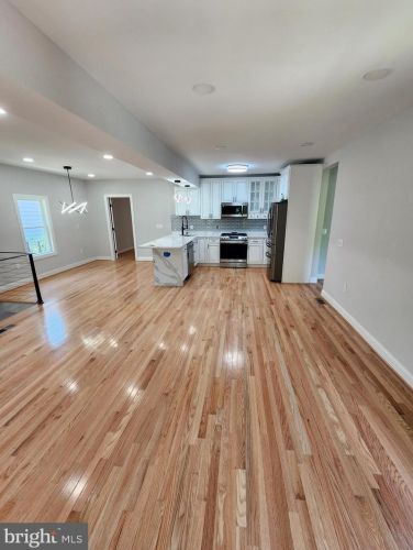 4241 Dix St, Washington, DC 20019-3437