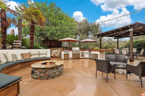 1322 Hamilton Ln, Escondido CA  92029-4316 exterior