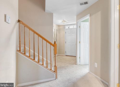 1260 Corbett Pl, Woodbridge VA  22191-1045 exterior