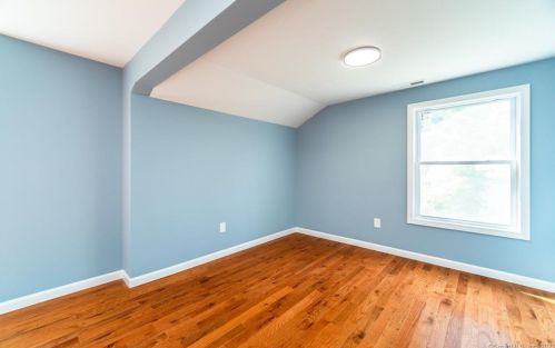 27 Garrigus Ct, Waterbury CT  06716-3103 exterior