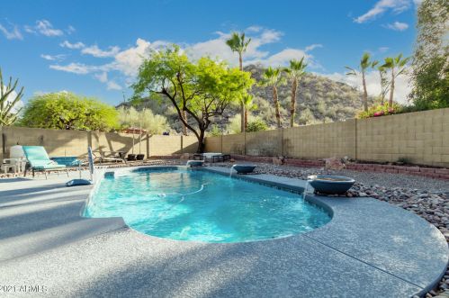 1925 Behrend Dr, Phoenix AZ  85024-1242 exterior