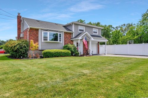 36 Leeds Ln, Babylon, NY 11703-2915