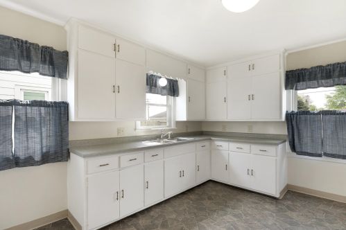 1717 27th St, Kenosha, WI 53140-5005