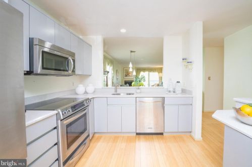 2998 Yarling Ct, Falls Church VA  22042-4476 exterior