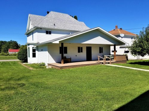 1115 Bangor St, Newburg Corners, WI 54614-8762