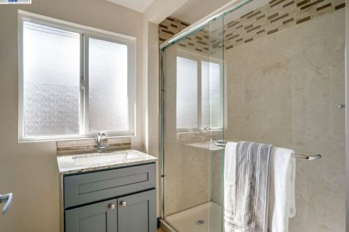 5109 Fairfax Ave, Oakland CA 94601-5410 exterior