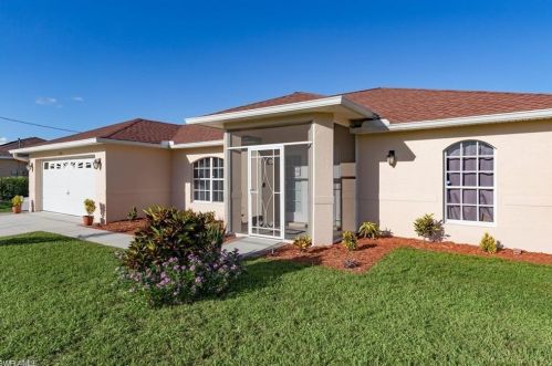 641 Dauphine Ave, Lehigh Acres, FL 33974-9686