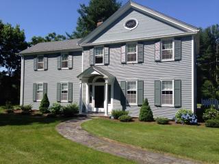 373 Simsbury Rd, Bloomfield, CT 06002-2215