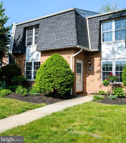 2052 Harbour Dr, Palmyra, NJ 08065-1115