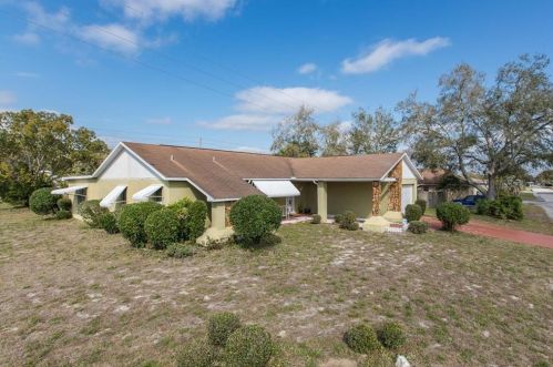 9129 Whitman Ln, Port Richey, FL 34668-8107