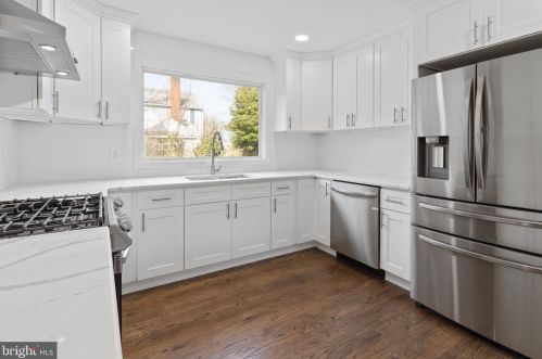 603 Crystal Lake Ave, Tavistock NJ  08033-2711 exterior